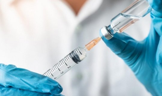 Vaksinin üçüncü dozasını vurduranlar xəstəliyi 20 dəfəyə qədər yüngül keçirir - İnfeksionist