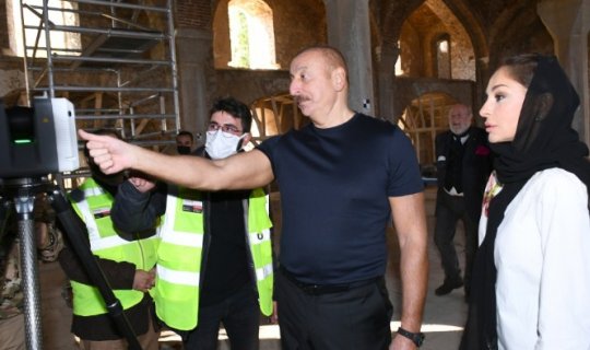 Prezident Şuşada Aşağı Gövhər Ağa, Yuxarı Gövhər Ağa və Saatlı məscidlərindəki bərpa işləri ilə tanış olub - FOTO