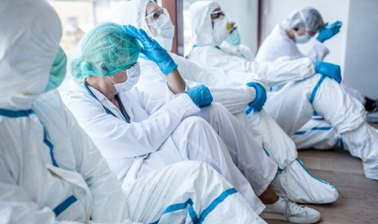 Həkimlərdə koronavirusa qarşı xüsusi immunitet aşkarlandı