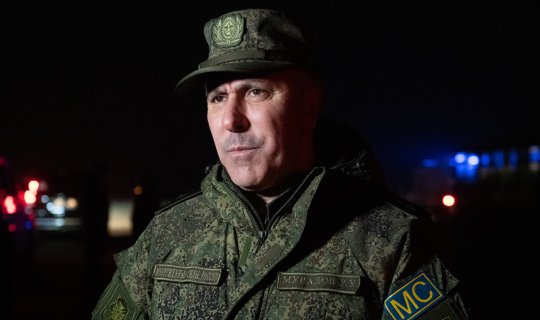 Rusiyalı generalxa0erməni əsirləri İrəvana aparır