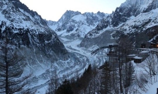 Alpinist səkkiz il əvvəl tapdığı ləl-cavahiratın yarısını alıb