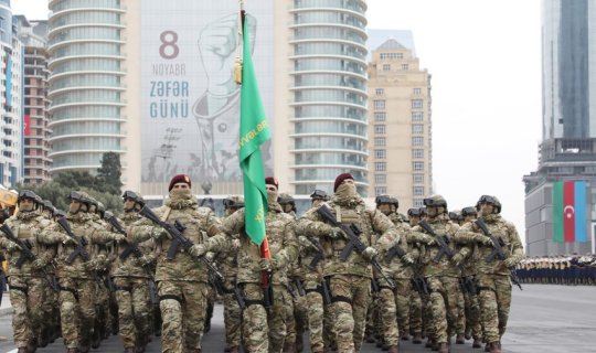 Zəfər paradından 1 il ötür