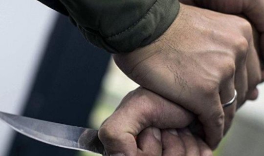 Xırdalanda dəhşət: Kişi arvadını öldürdü, oğlunu yaraladı