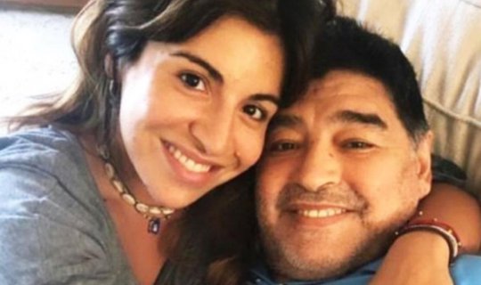 Maradonanın qızı məşhur futbolçu ilə evlənir - FOTO