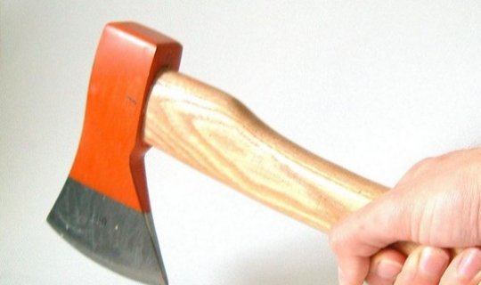 Azərbaycanda qadın ərini balta ilə öldürdü