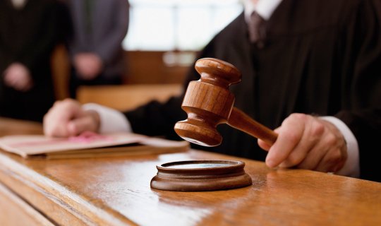 2 qardaşı bıçaqlayan şəxs məhkəmə zalından azadlığa buraxıldı –xa0TƏFƏRRÜAT