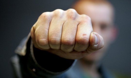 Pəncərəni sındırıb içəri girdi, qadınla gördü, vurub öldürdü - Vəzifəli şəxsin oğlu...