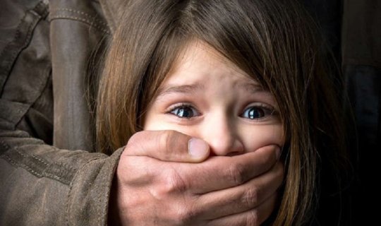 Bakıda iki azyaşlı qıza əxlaqsızlıq edən kişi şikayətçidir