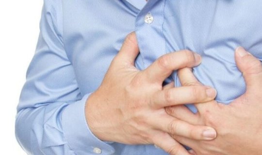 Ürəyin qəfildən dayanması daha çox həftənin hansı günü baş verir?
