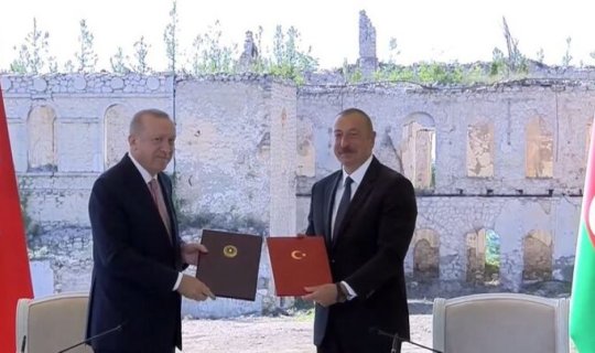Şuşa Bəyannaməsi Ermənistanı təslim alır: Paşinyan rəsmi Bakıdan asılı duruma düşür