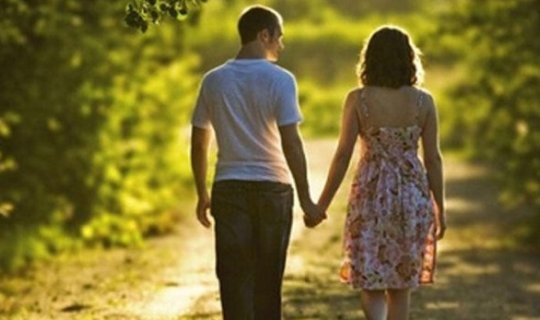 Bacımın otağından səs gəlirdi, pəncərənin altında durdum, lüt bir kişi... - Şok