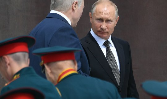 Putin “Batka”nın da “ipini” kəsdi: Kreml Belarusu Rusiyanın düşdüyü “bataqlığa” çəkdi