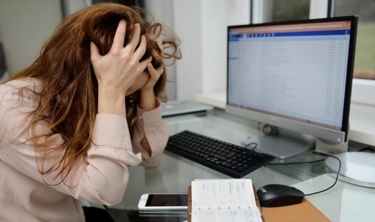 Müharibə xəbərləri stresindən psixikanı necə qorumalı – Gündə 10 dəqiqədən çox olmaz