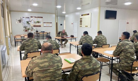 Hərbi hissələrdə təlim-metodiki məşğələlər keçirilib