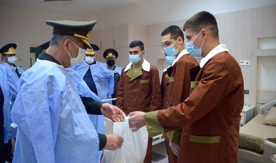Zakir Həsənov hərbi hospitalı ziyarət etdi - VİDEOxa0