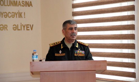 Müdafiə naziri xüsusi təyinatlı təhsil müəssisələrində olub