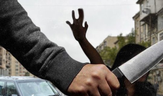Kişinin həyat yoldaşını avtomobillə vurub sonra bıçaqlamasının TƏFƏRRÜATI - FOTO