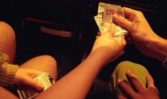 Məni gündə azı 10 nəfərlə görüşdürürdü, pulları özü alırdı... - \