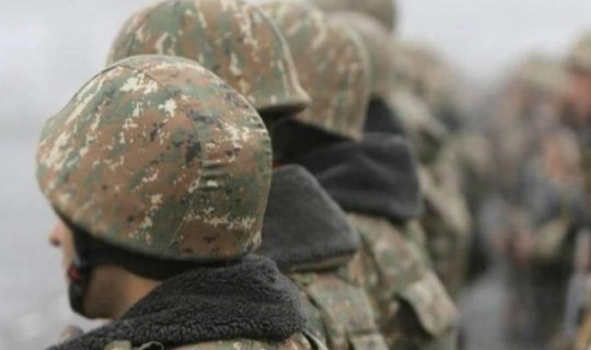 Separatçı rejim yeniyetmə və yaşlılara zorla silah və hərbi forma paylayır