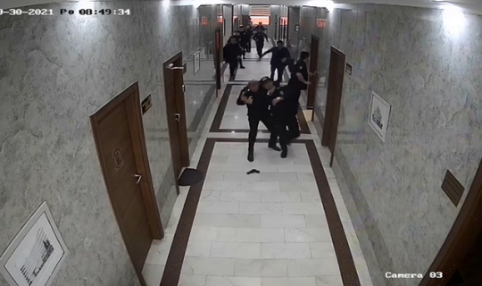 Polis şöbədə arvadını öldürdükdən sonra belə saxlanılıb - ANBAAN VİDEO
