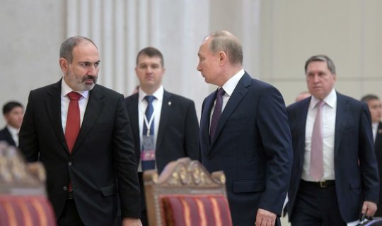 Moskva görüşü: Putin yenidən Əliyevlə Paşinyanın arasına girir
