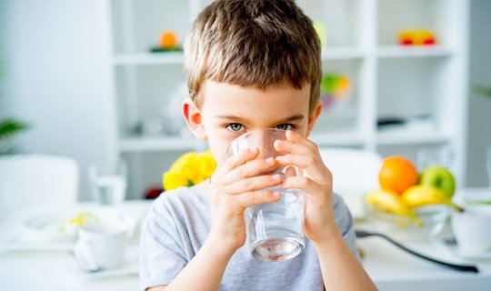 Uşaqların içdiyi suya diqqət edin - Həkimdən sirli hepatit xəbərdarlığı