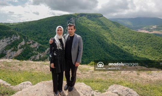 Selçuk Bayraktar xanımı ilə Cıdır düzündəxa0- FOTOLAR/YENİLƏNİB