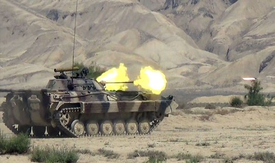 Quru Qoşunlarında döyüş atışlı taktiki təlim keçirilib