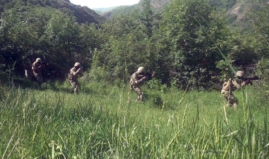 Azərbaycan komandoları şərti düşməni zərərsizləşdirib - VİDEO
