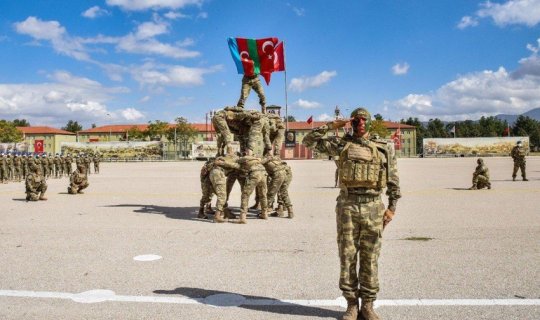 Azərbaycan Quru Qoşunlarının Komandanı: 