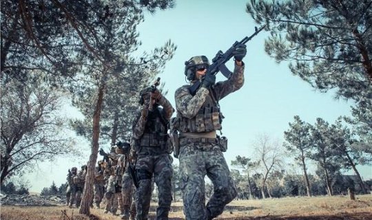 Azərbaycan bir saata müdafiəni yardı - Komandir həbs edildi