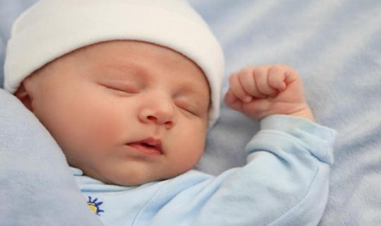 Körpə gün ərzində neçə saat yatmalıdır?