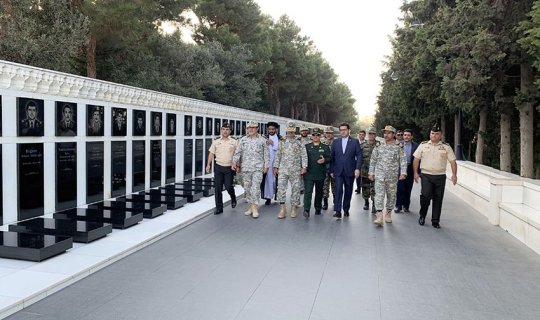 İran hərbi nümayəndə heyəti Şəhidlər xiyabanını ziyarət edib - FOTO