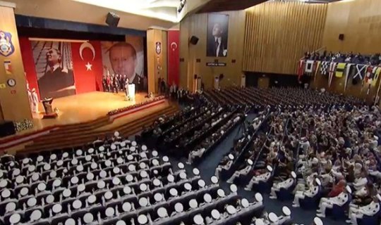 Müdafiə naziri Türkiyənin Hərbi Dənizçilik və Təyyarəçilik məktəblərinin buraxılış mərasimində iştirak edib
