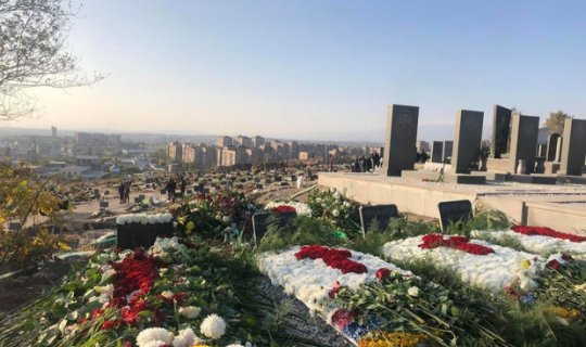 Ermənistanda morqlar hələ də doludur: Hakimiyyət itkiləri gizlətmək üçün panteona qadağa qoydu