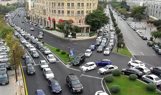 Təmir prospektdə uzun tıxac yaratdı