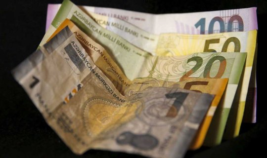 Manat bir sıra valyutalar qarşısında ucuzlaşdı