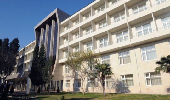 Cərrahiyyə mərkəzi 130 min manatlıq dəftərxana malları alır