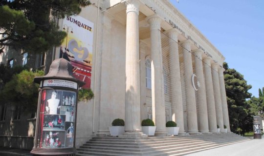 Sumqayıt Teatrında maaşlar 8 aydır verilmir? - Nazirlikdən açıqlama