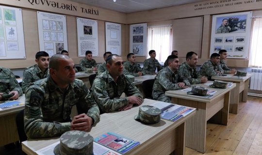 Azərbaycan Ordusunda ictimai-siyasi hazırlıq məşğələləri keçirilir - FOTO