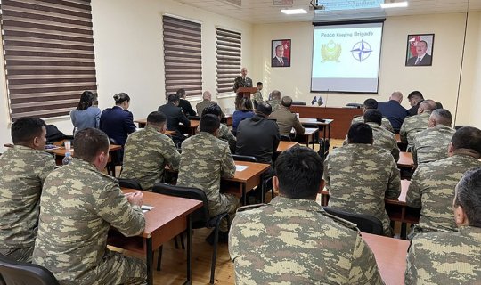NATO nümayəndələri Azərbaycan Ordusunun döyüş texnikası ilə tanış olublar - FOTO