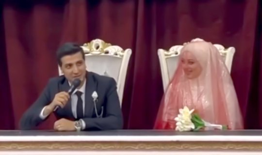 Nikahda maraqlı anlar: Bəy anasından icazə alıb gəlinlə evləndi - VİDEO
