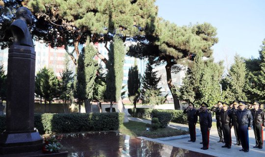 Müdafiə naziri bayram günündə hospitalda müalicə olunan hərbçilərlə görüşüb - FOTO/VİDEO
