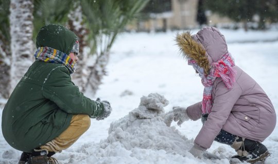 Qarlı havada uşaqları bayıra çıxarmaq olarmı?- Pediatrdan MÜHÜM AÇIQLAMALAR
