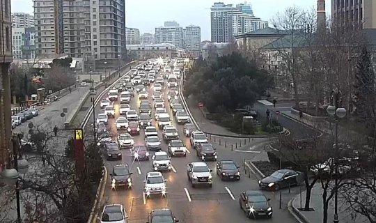 Bakıda tıxac olan yollar - SİYAHI