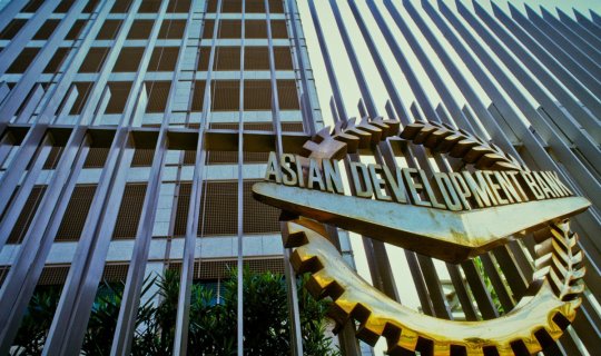 Asiya İnkişaf Bankı ilk dəfə manatla istiqraz buraxır