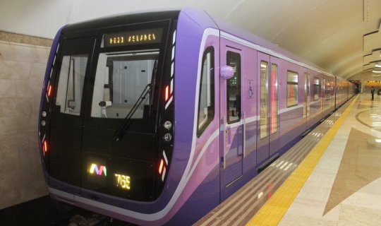 Metroda daha bir yeni qatar xəttə buraxıldı