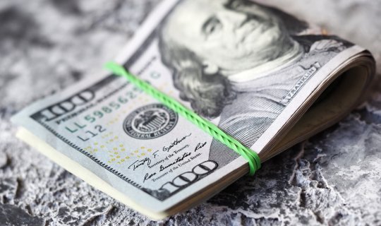 Banklar dollar almır: Manat qıtlığı ya dollar bolluğu?