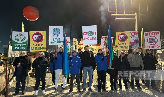 Havanın soyuq və şaxtalı olmasına baxmayaraq, Xankəndi-Laçın yolunda aksiya davam edir