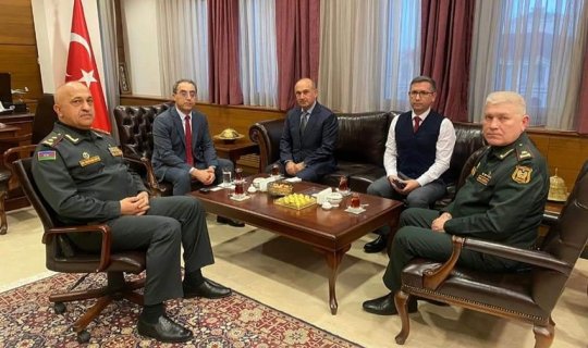 Müdafiə nazirinin müavini Türkiyənin Naxçıvandakı Baş konsulluğunda olub, başsağlığı verib - FOTO